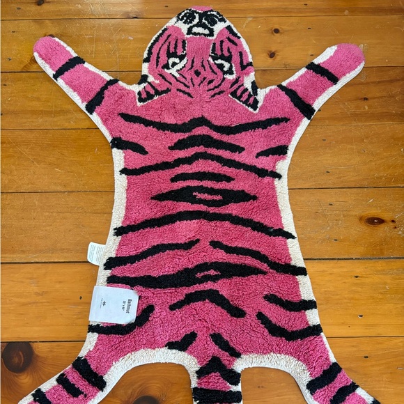 NWT Urban Outfitters Tiger Shape Tufted Bath Mat - Picture 5 of 14